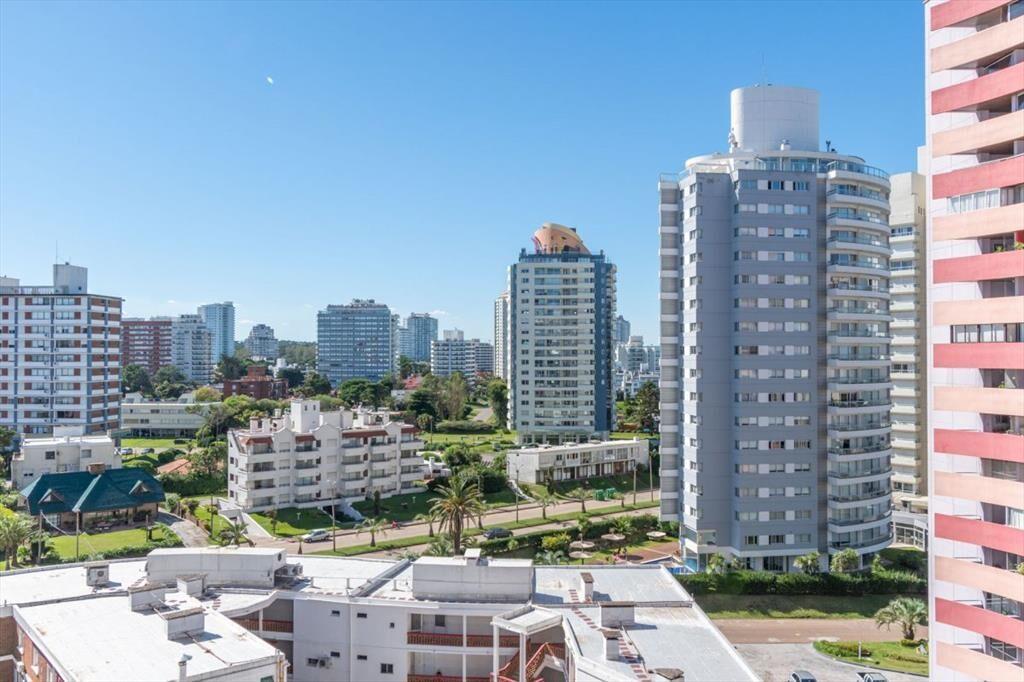 Moderno Apartamento de Dos Dormitorios en Venta Punta del E