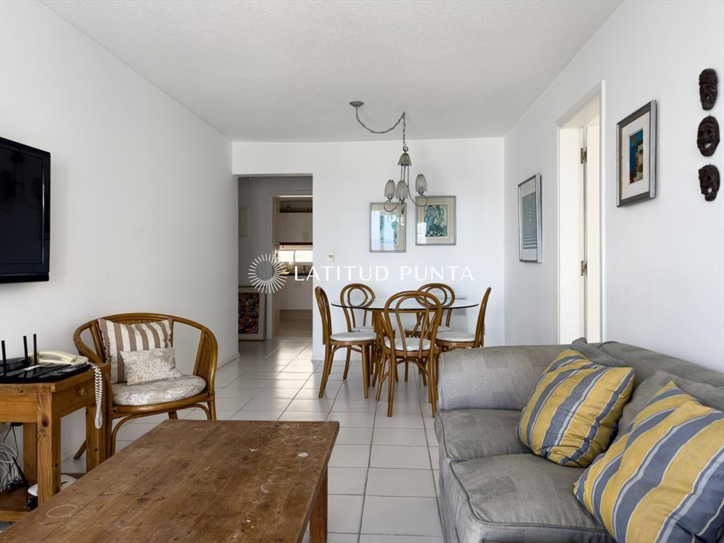 Apartamento en Brava, 2 dormitorios, piso alto