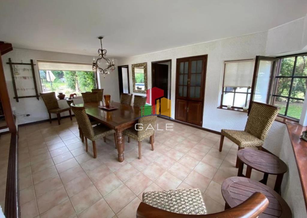 En venta casa de 5 dormitorios, con piscina, parrillero y j