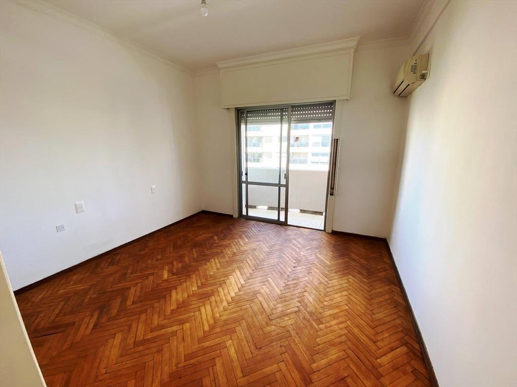 Venta de Apartamento con 4 dormitorios en Cordón. CON RENTA!