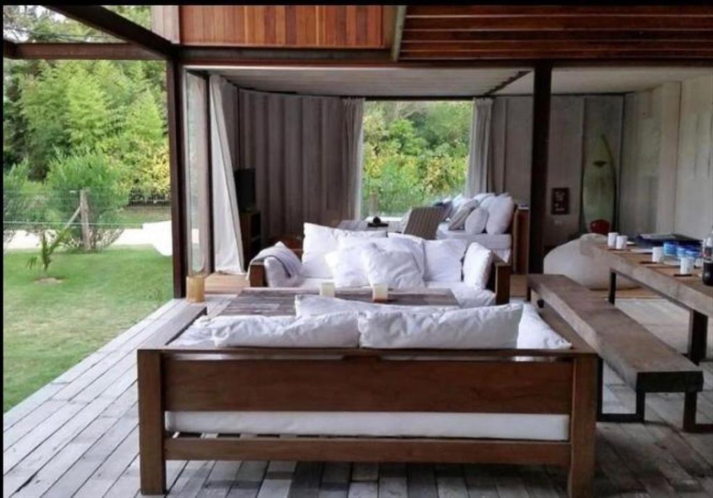 CASA EN VENTA DE 4 DORMITORIOS EN LA BARRA