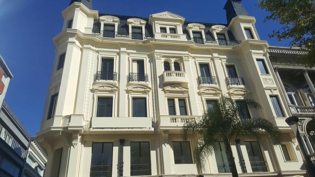 Loft frente a plaza Matriz, 77,5 M2, planta baja   entrepis