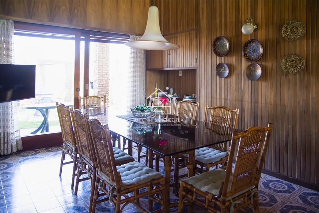 Hermosa casa en venta a pocos metros del mar.