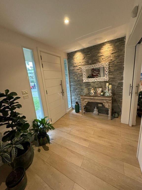 Venta casa minimalista 5 dormitorios, piscina | San Nicolás
