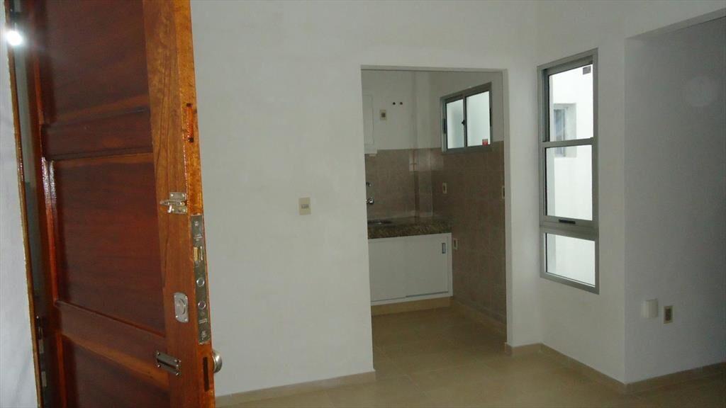 Apartamento, 1 dorm, interior, primer piso por escalera, pr