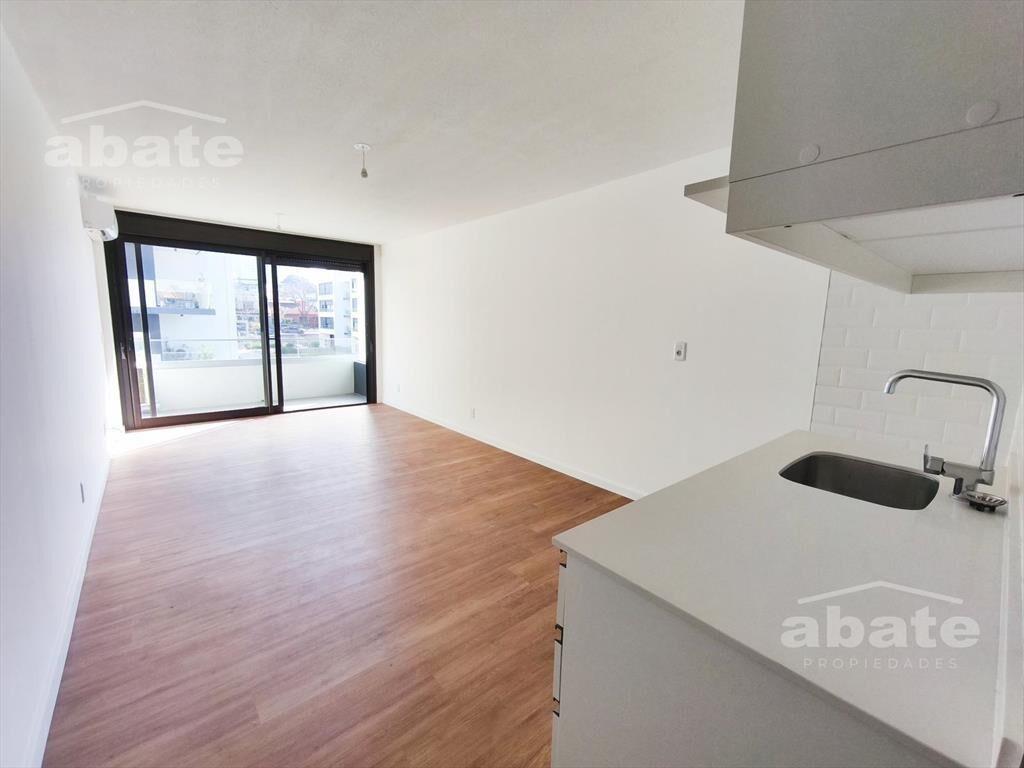 Alquiler de Apartamento con Terraza y Parrillero de uso exc