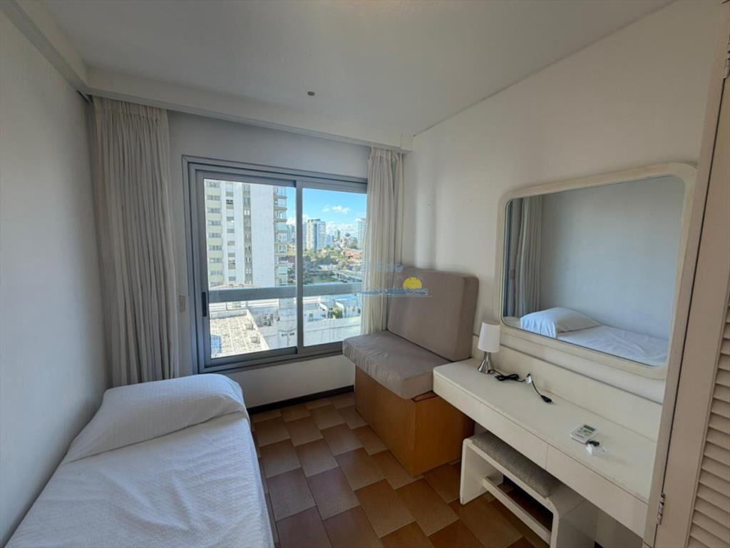Apartamento de 3 dormitorios en alquiler anual e