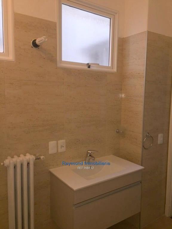 Excelente residencia frente a la Plaza Fabini