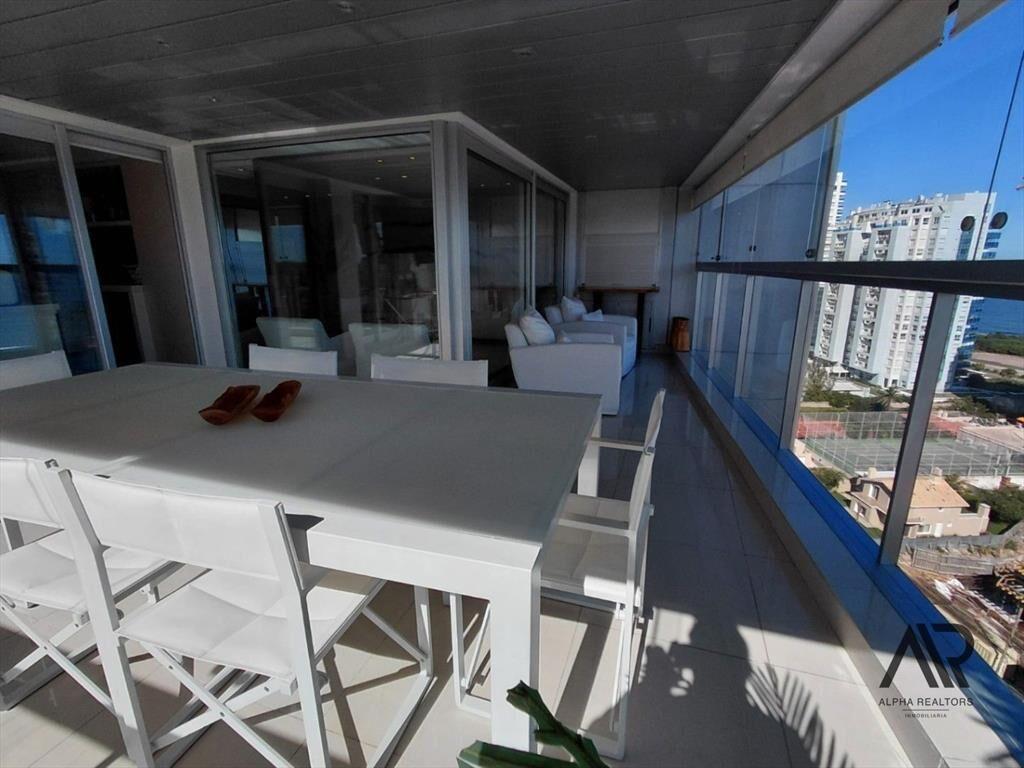 Apartamento en venta c/ cochera en Playa Mansa