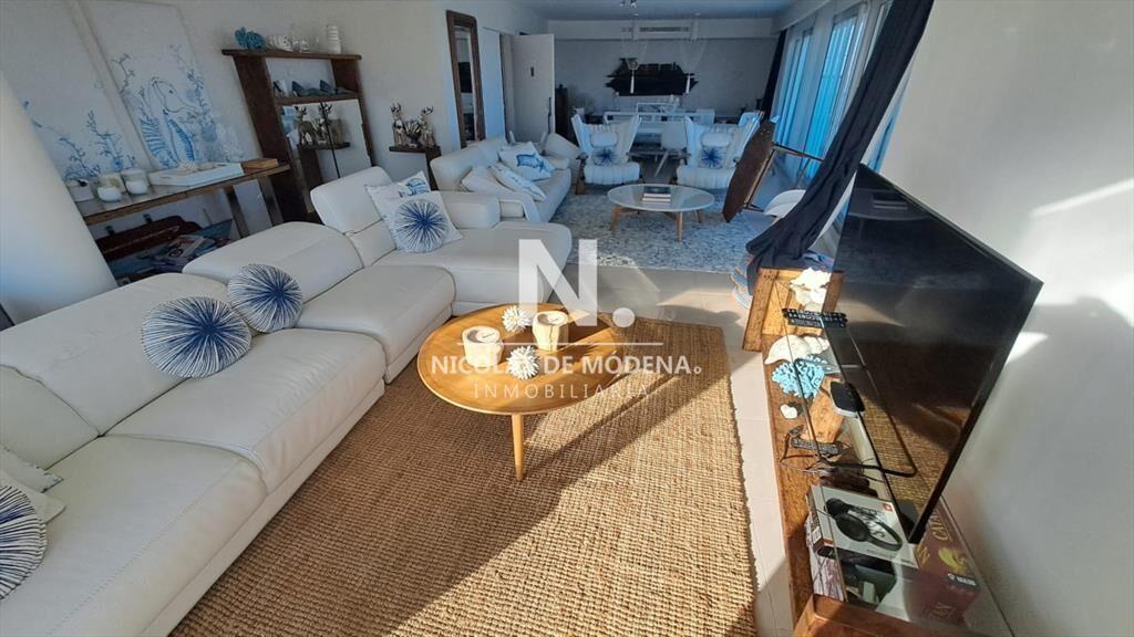 Lujoso Apartamento en venta de 3 dormitorios en Suite en Pu