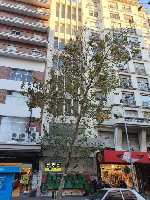 18 de julio esq Paraguay, 7mts de frente , 1955 m2 construi