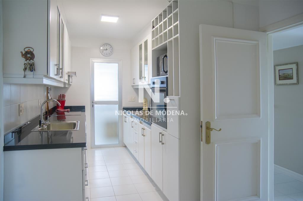 Espectacular departamento de 4 dormitorios en al