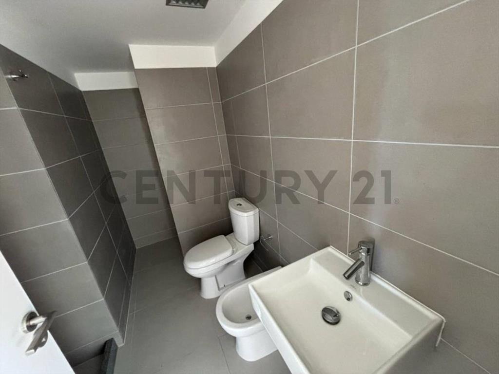 Av. libertador piso alto .Venta apartamento 3 Dorm , 2 Ba...