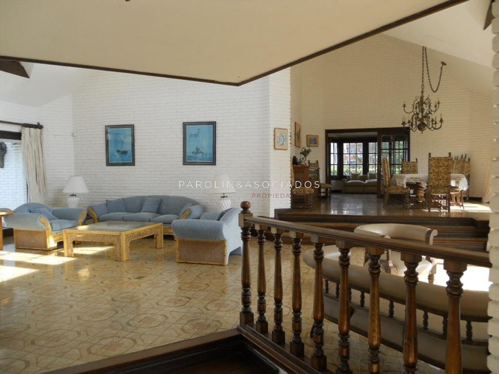 EN ZONA MANSA ESPECTACULAR CASA