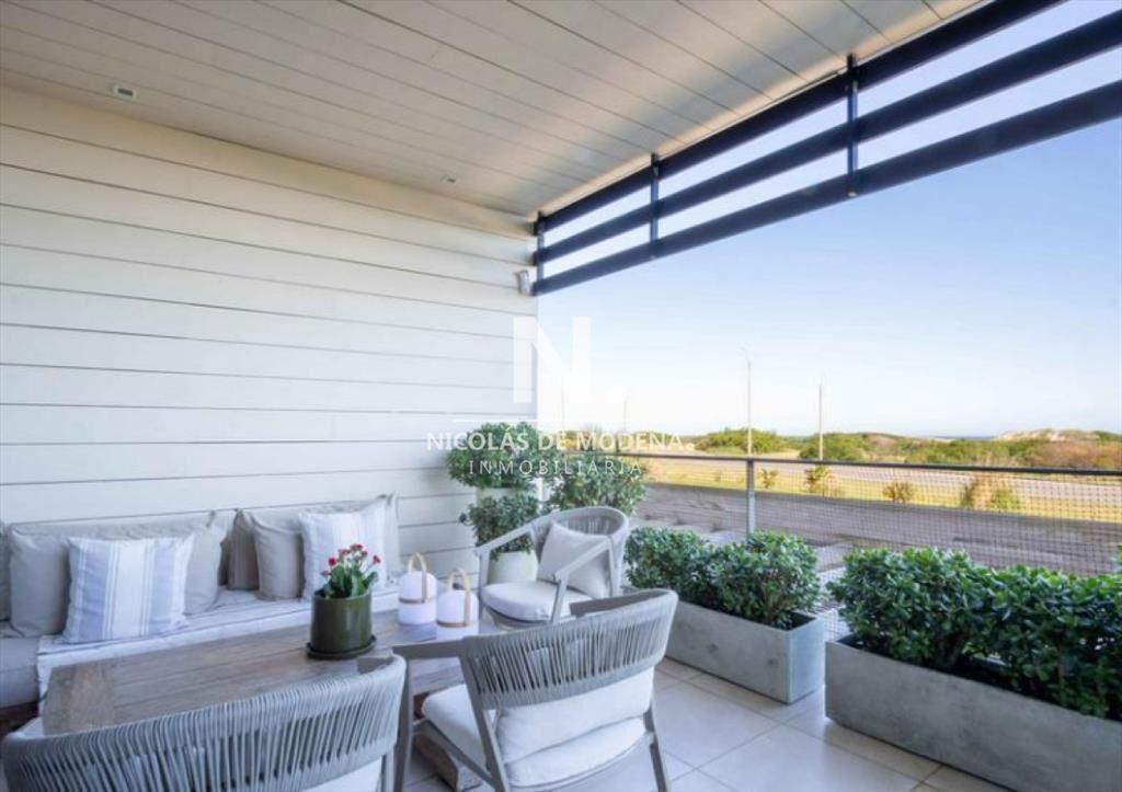 Vende apartamento de 3 dormitorios en Brava Punta
