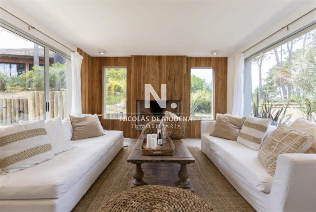 En venta casa de 4 dormitorios en Pinar del Faro.