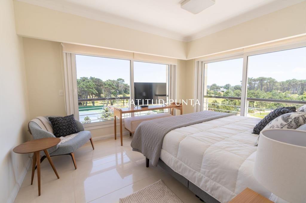 Apartamento en venta Playa Mansa 4 dormitorios