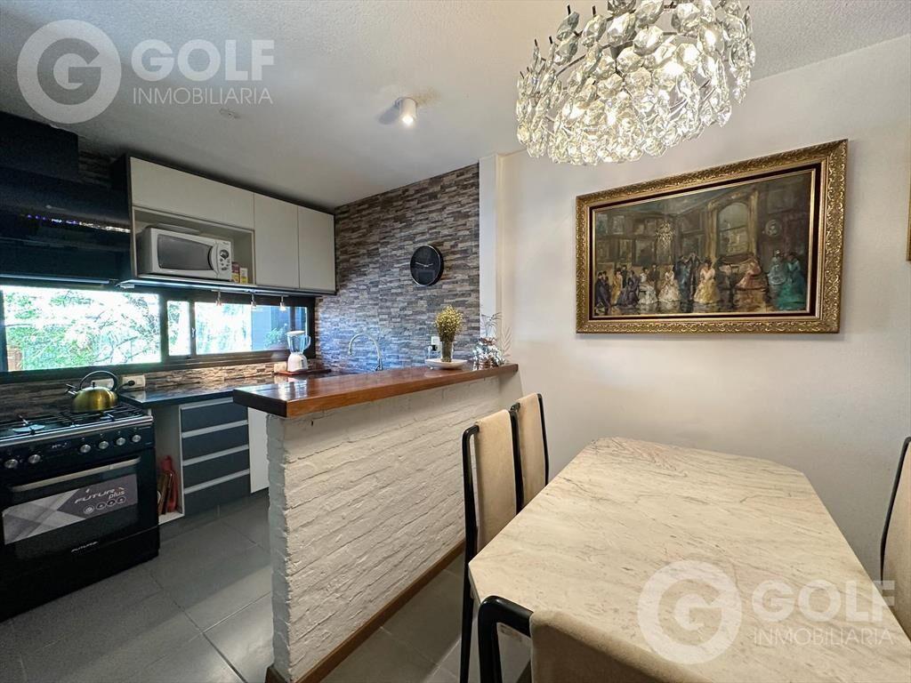 Venta de casa de dos dormitorios y cochera en Pocitos