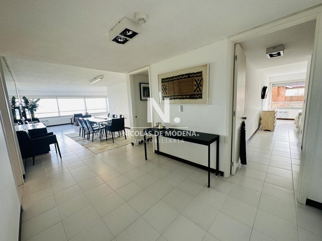Alquiler y venta de apartamento 3 dorm. mas dep. playa brav