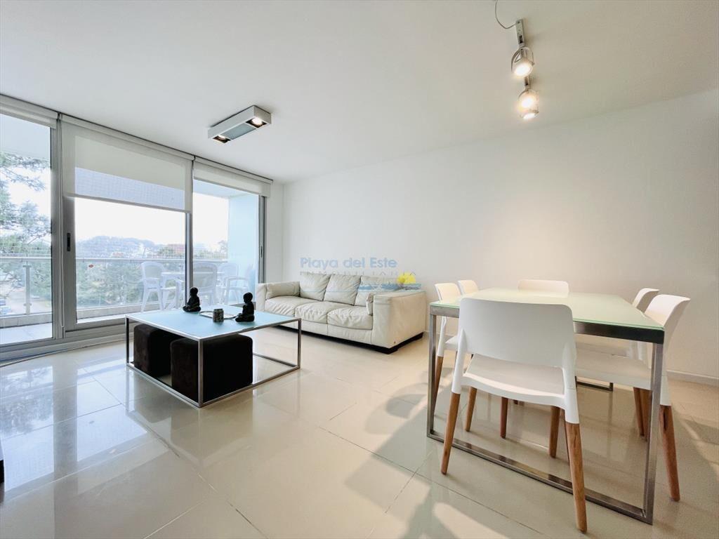 Moderno Apartamento de 2 Dormitorios sobre a de