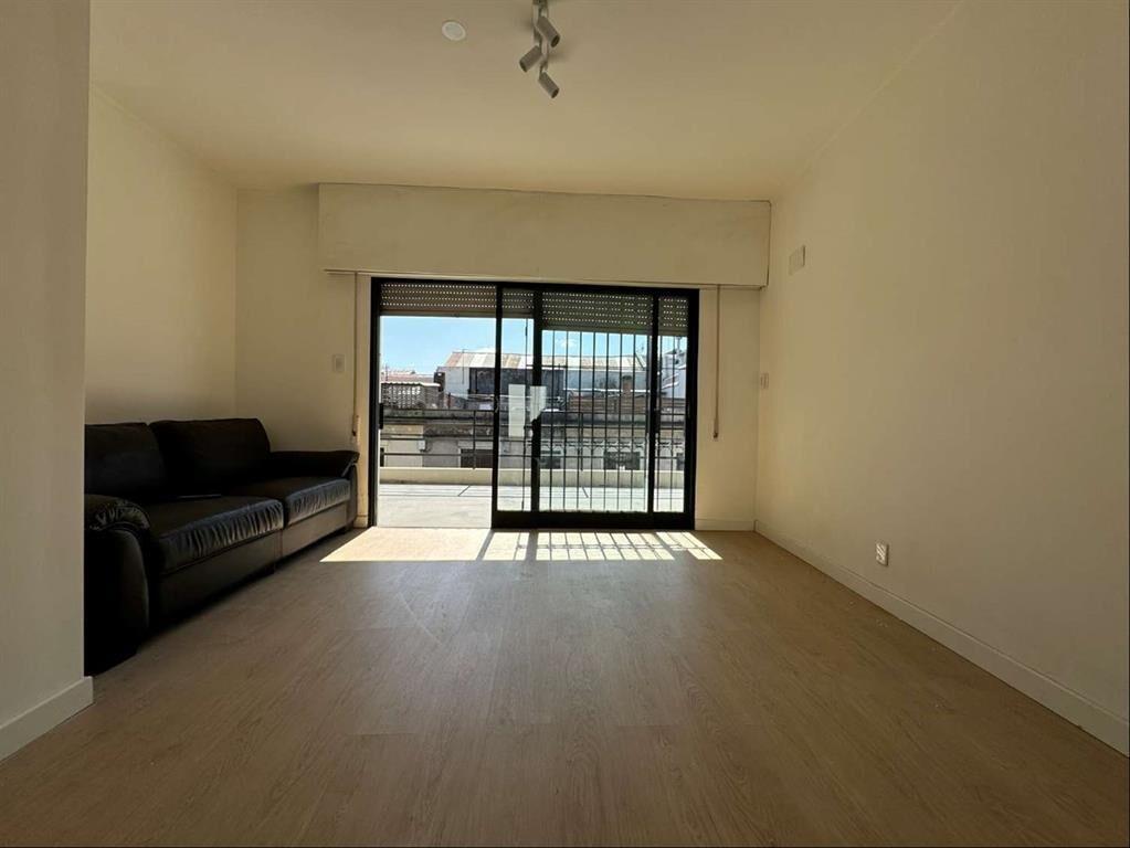 Venta casa Aguada 131 m2 2 dormitorios patio parrillero 2 g
