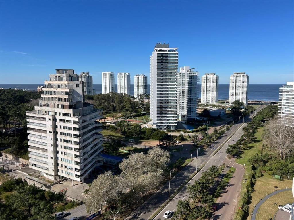 apartamento en venta de 3 dormitorios 3 baños,