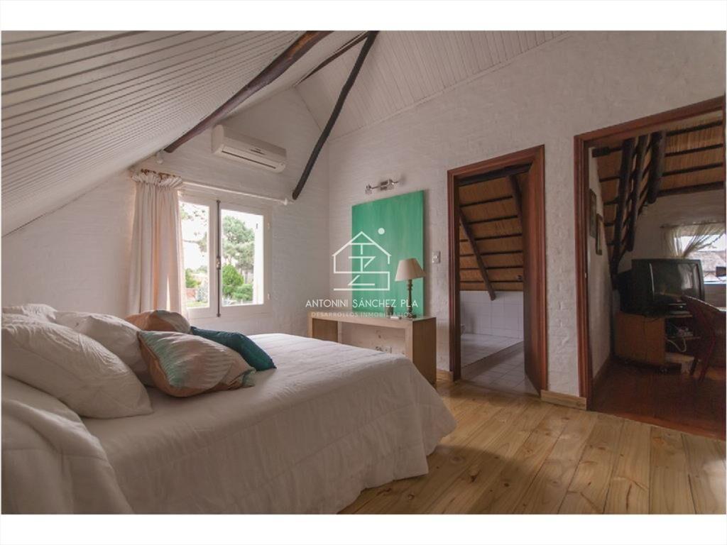 Casa en Venta y Alquiler, Pinares, Punta del Este.