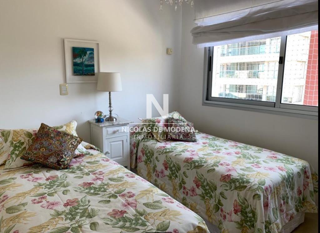 En venta apartamento de 3 dormitorios con vista