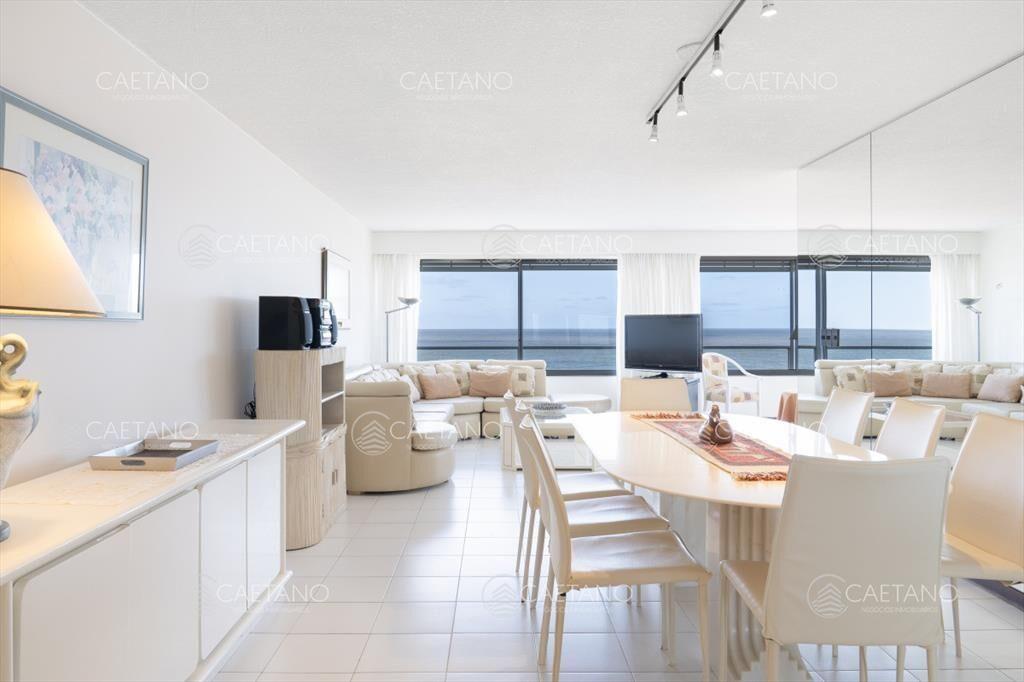 Venta de apartamento de 3 dormitorios y dep. de