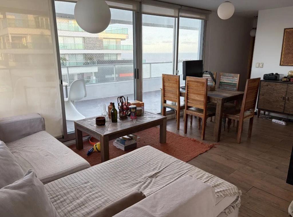 Se alquila Penthouse dúplex de dos dormitorios con terraza