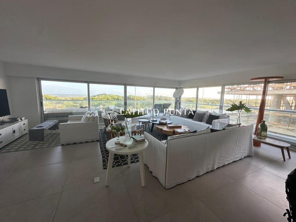 Apartamento en Rincón del Indio, 3 suites más