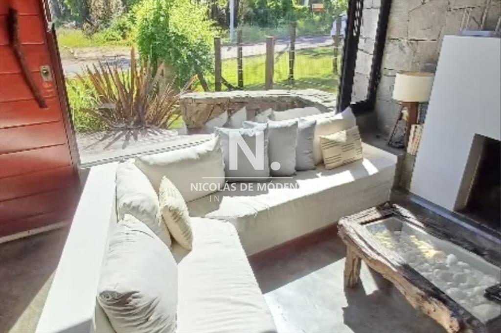 Casa en venta de cuatro dormitorios, parrilla y piscina en