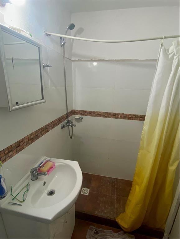 Apartamento de cuatro dormit. en venta en Complejo América