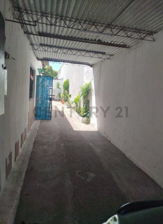 INVERSOR 3 CASAS/ 5COCHRERAS/A 1CUADRA BULEVAR ARTIGAS Y ...