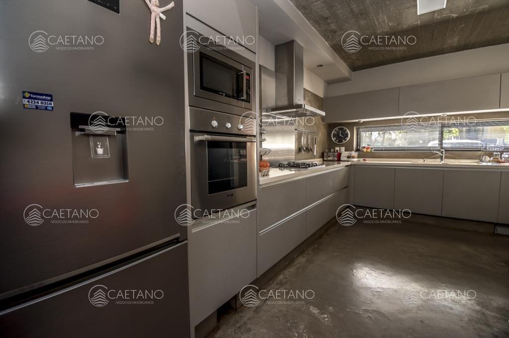 Excelente casa de estilo Minimalista en Barrio La