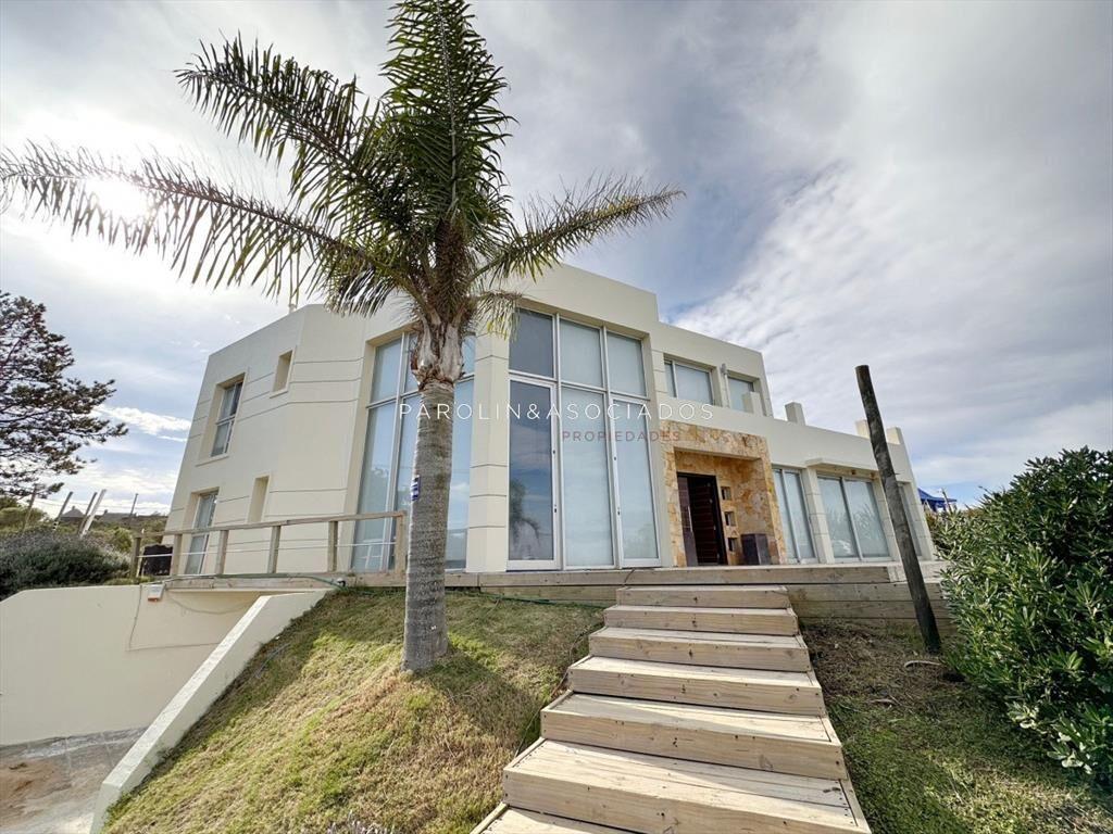 Excelente casa en venta de 5 dormitorios en Punta