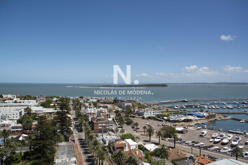 Apartamento de 3 dormitorios a la venta, a pasos
