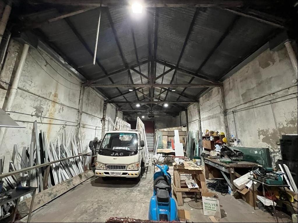 Local en venta en Amézaga y Av. General Flores 250m2