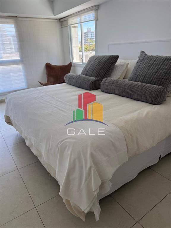 Apartamento en venta de 3 dormitorios y servicio