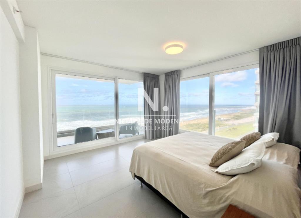 Vende apartamento en Brava - Punta del Este de 3 dormitorio