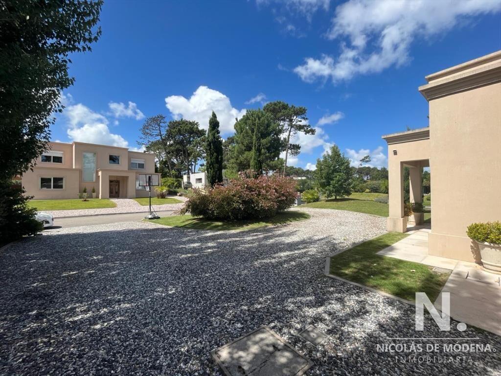 Casa en Venta de 4 dormitorios en Barrio Privado La Arbolad