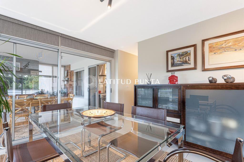 Apartamento en Mansa, 3 dormitorios y parrillero