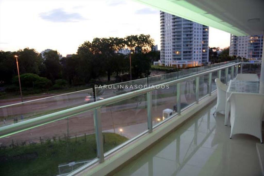 Departamento en Venta de 3 Dormitorios + en Torre