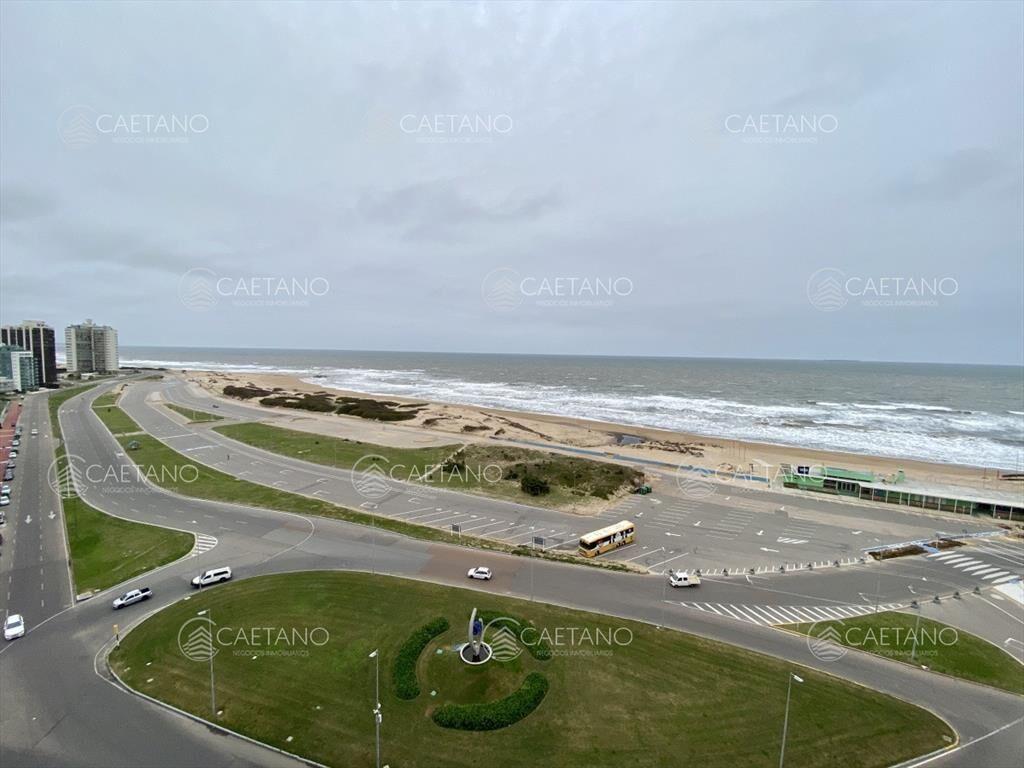 Alquiler anual o temporal apartamento tres dormitorios Impe