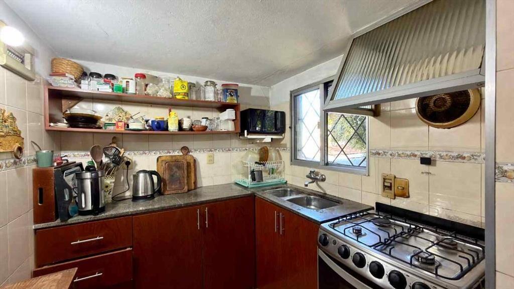 VENTA CASA 4 DORMITORIOS CON JARDIN BELLA VISTA