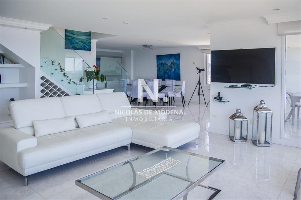 Hermoso Penthouse en venta, en primera linea.