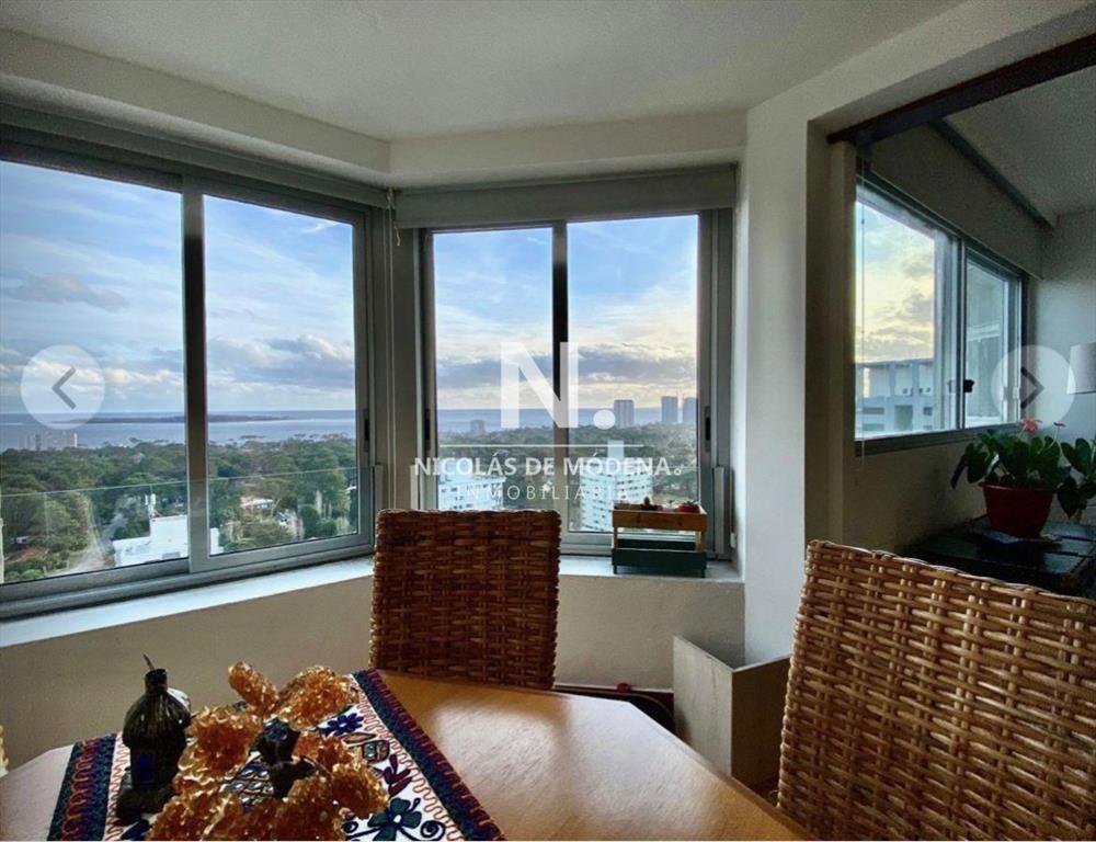 Vende apartamento 3 dormitorios en suite, en del