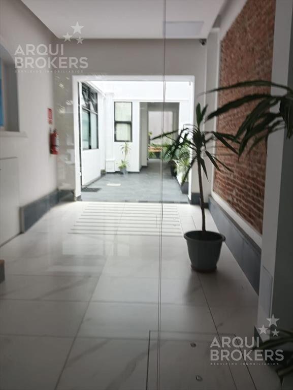 Local comercial en alquiler en Pocitos  con terraza y coche