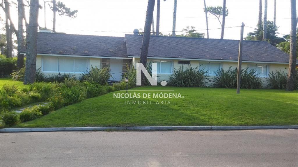 Hermosa casa de 4 dormitorios en venta en la zona de la Man