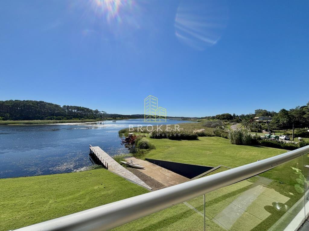 Venta apartamento 2 dormitorios punta del este parrillero e